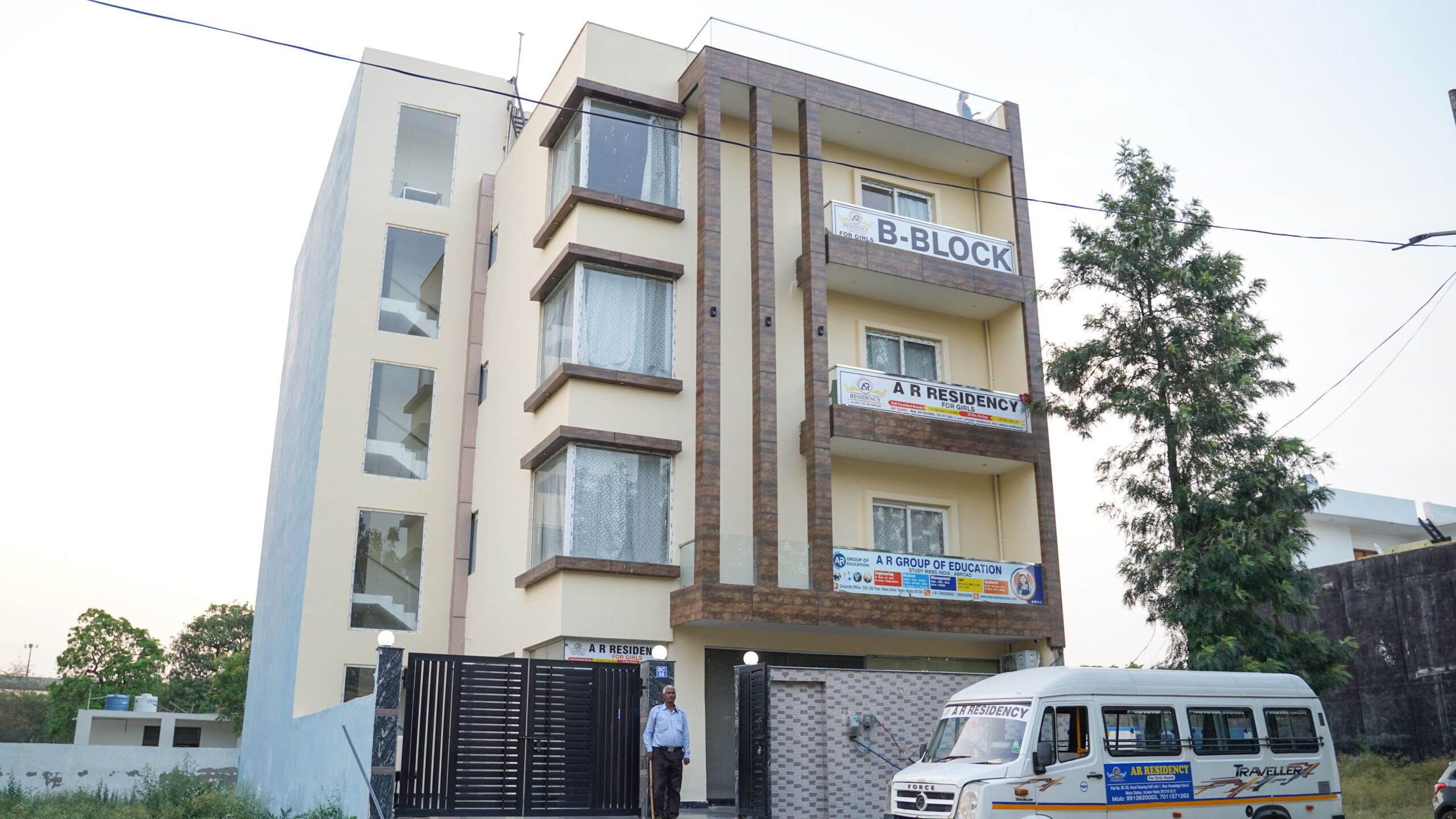 best girls PG in Greater Noida