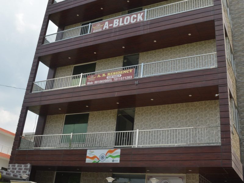 girls PG near Sharda University