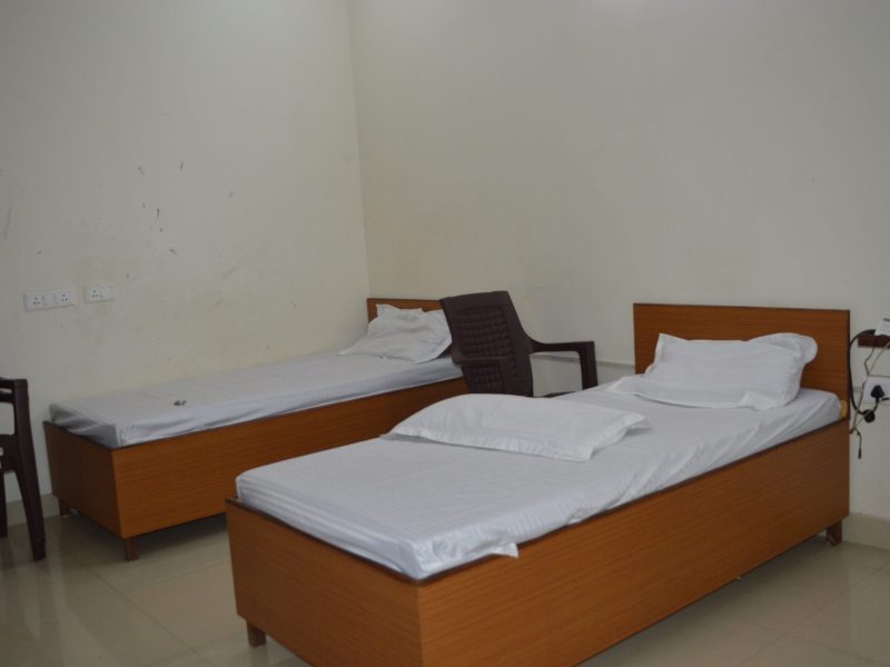 Double bed room near Knowledge Park 2